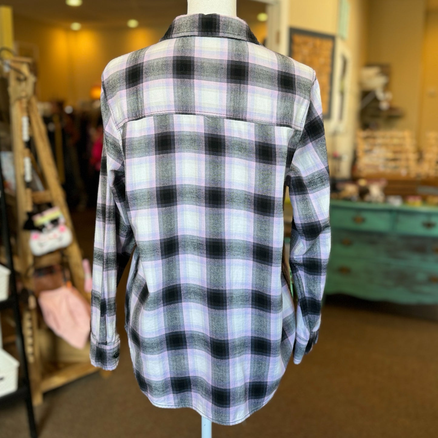Universal Thread Plaid Flannel Shirt - Size Medium