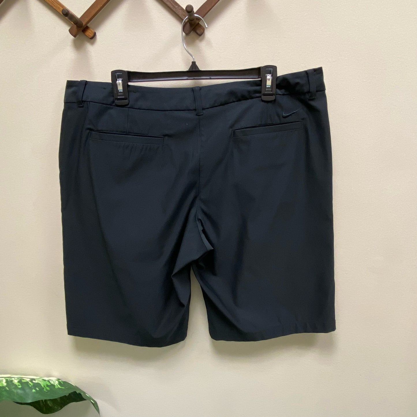 Nike Dri-Fit Women's UV 11" Bermuda Golf Shorts - Size 16