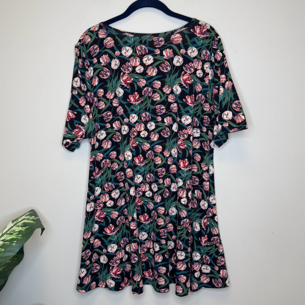 Lularoe Tee - Size 2X