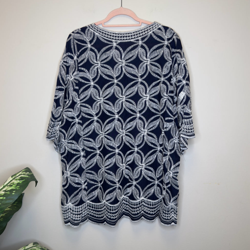 Solitaire Embroidered Top - Size 1X