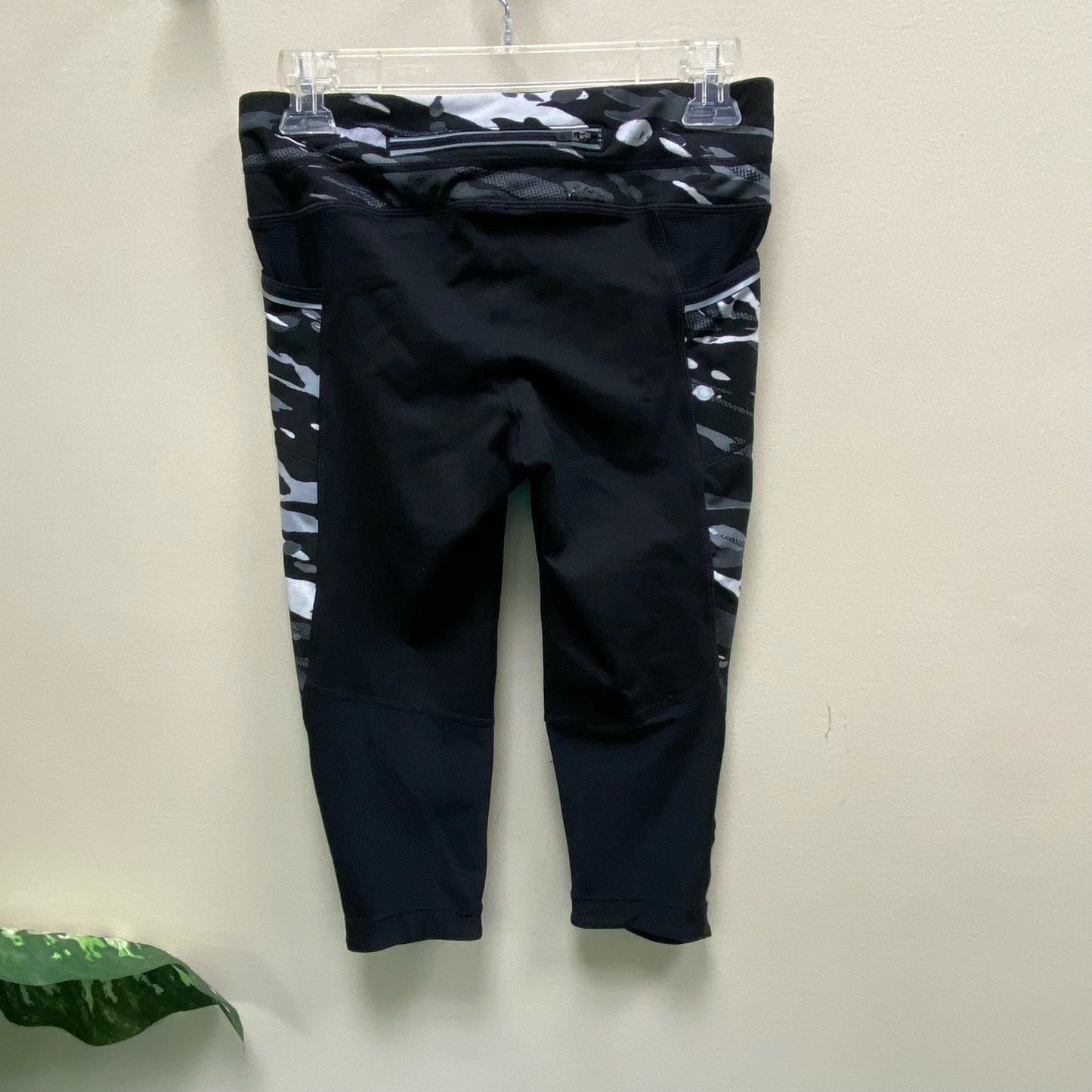 Athleta "Spliced Fire Be" Capri Leggings - Size Small