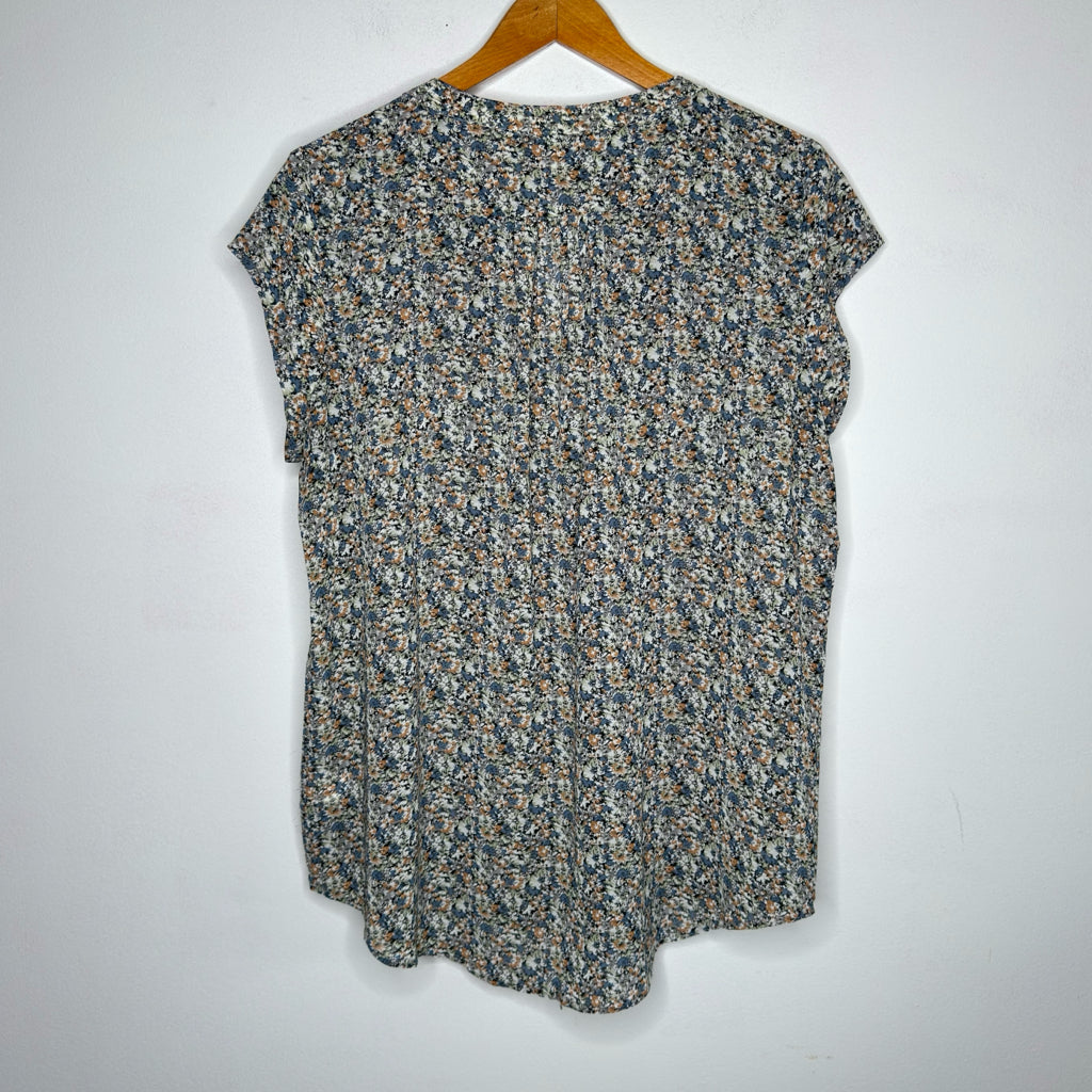 Fun2Fun Floral Top - Size XL