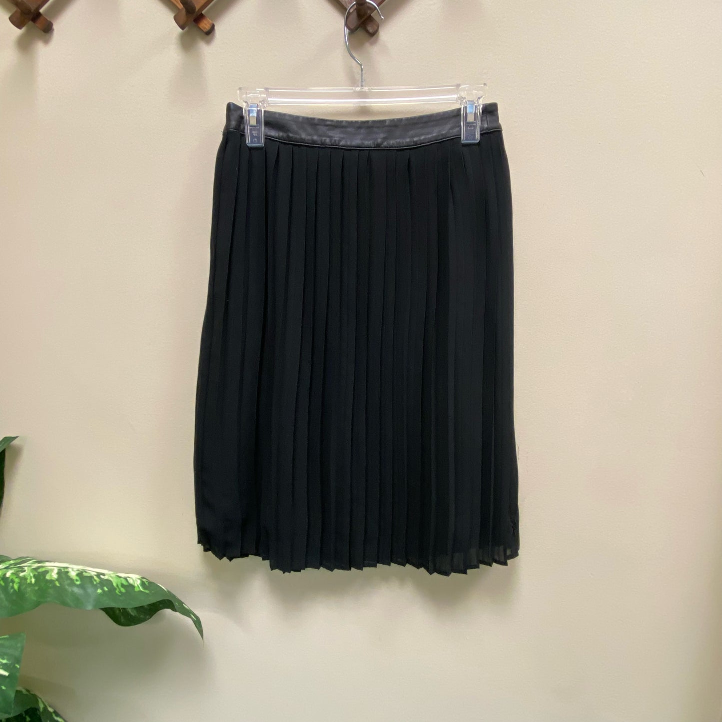 Mossimo Pleated Skirt - Size 4