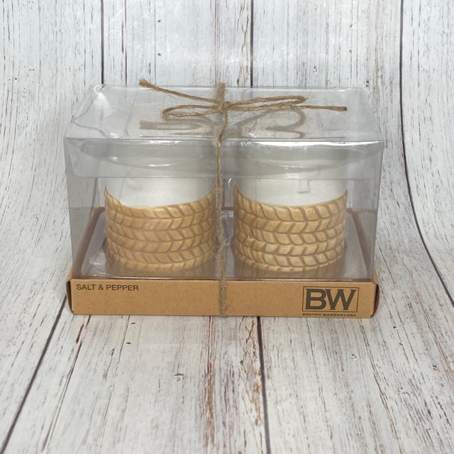 Salt & Pepper Shaker Set