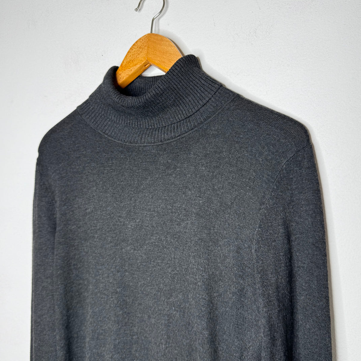 Joseph A Turtleneck Sweater - Size Medium