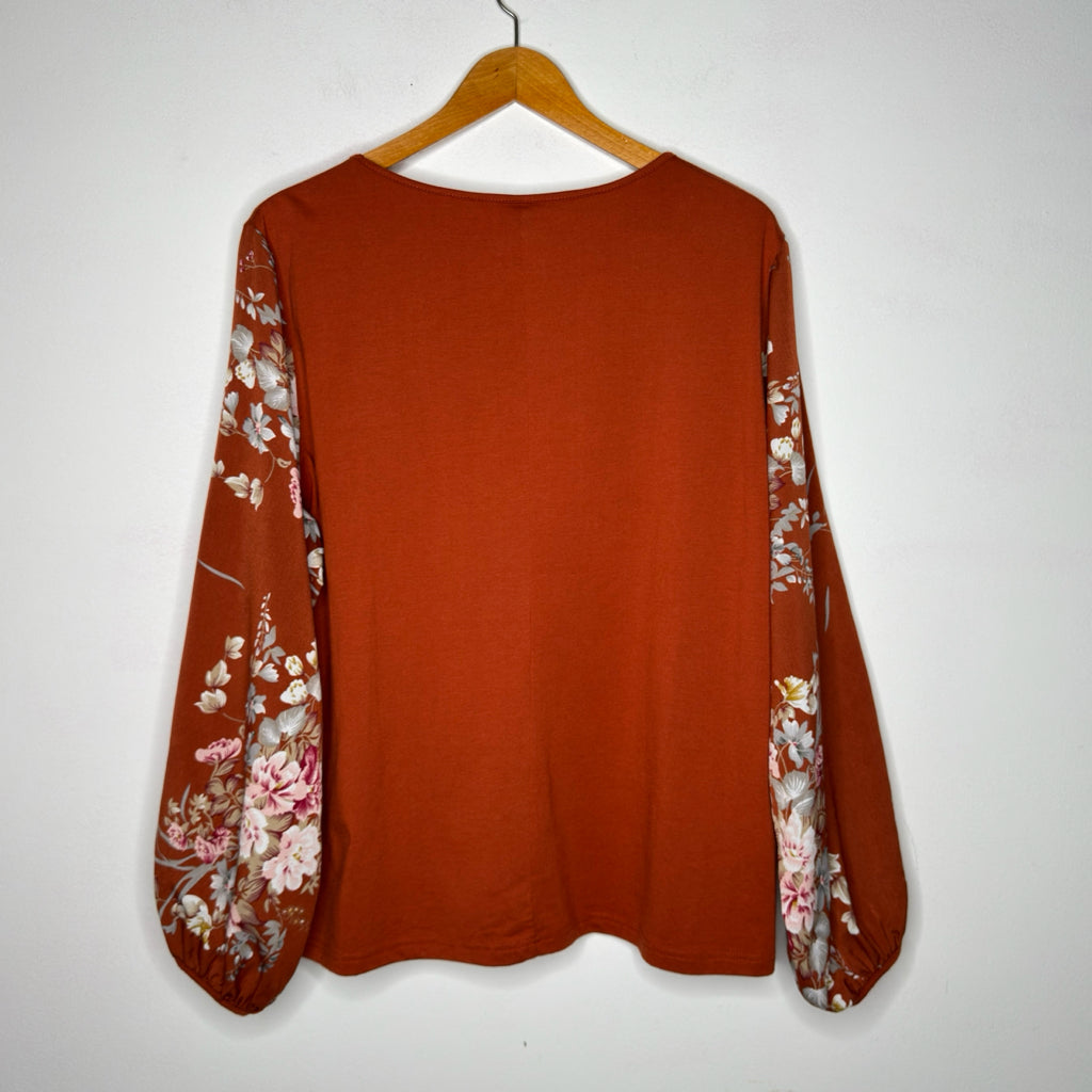 Emery Rose Floral Sleeve Top - Size 2XL