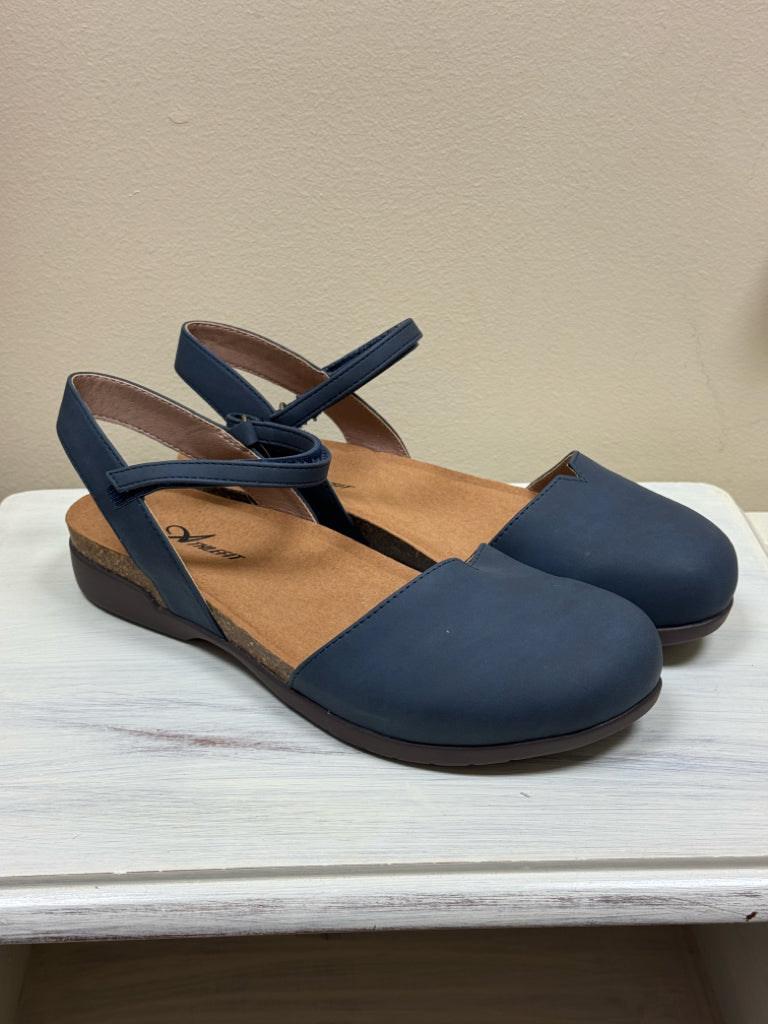 Athlefit Closed Toe Shoes - Size 9