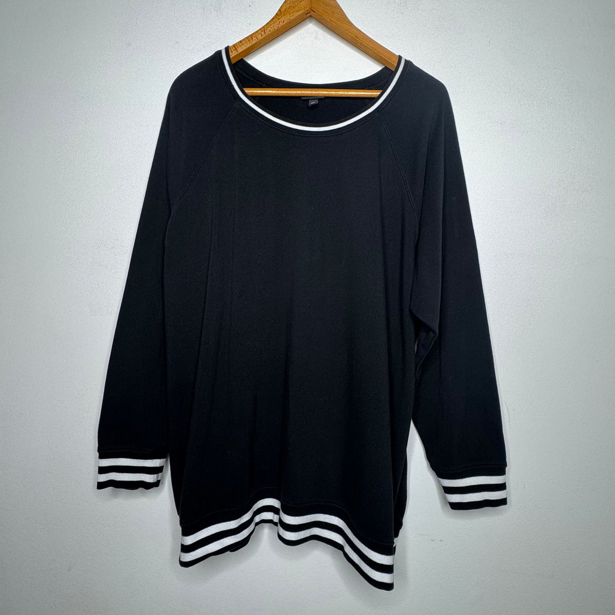 Torrid Black & White Sweatshirt - Size 3X