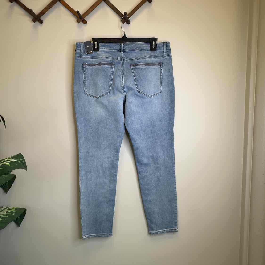 White House Black Market Light Wash Skinny Jeans - Size 12 Short