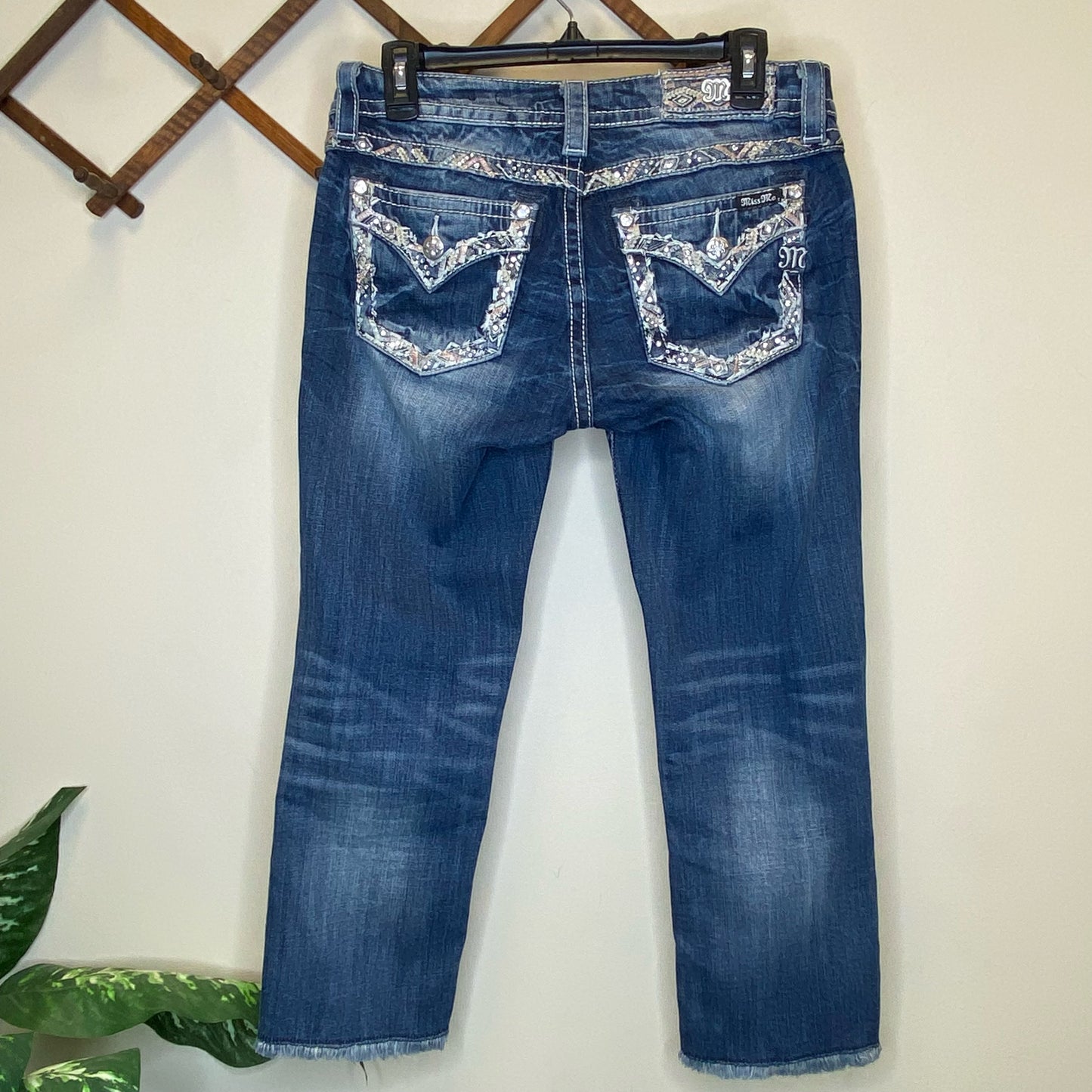Miss Me Signature Crop Jeans - Size 28 (5/6)