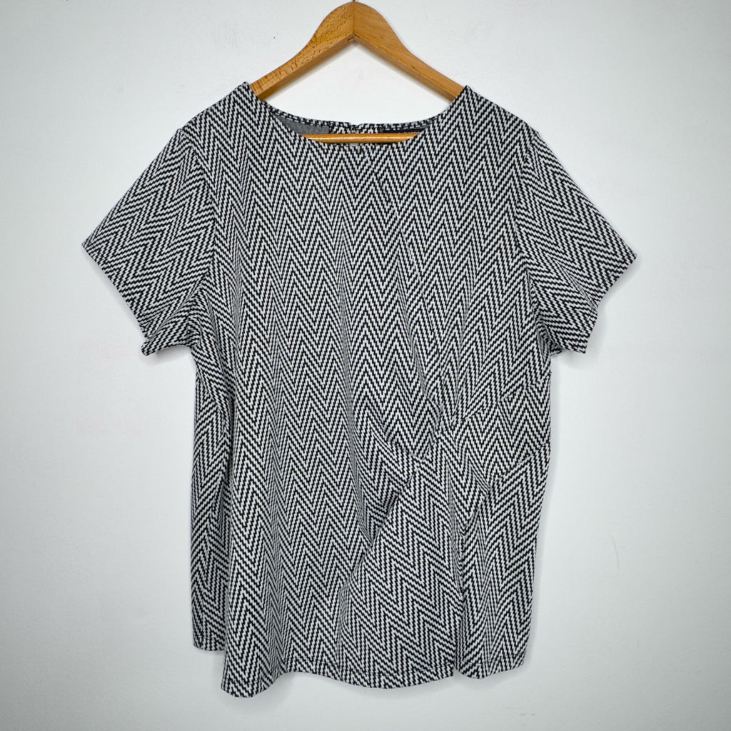 Liz Claiborne Career Chevron Print Top - Size 2X