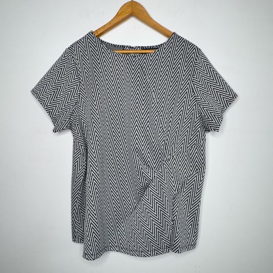 Liz Claiborne Career Chevron Print Top - Size 2X