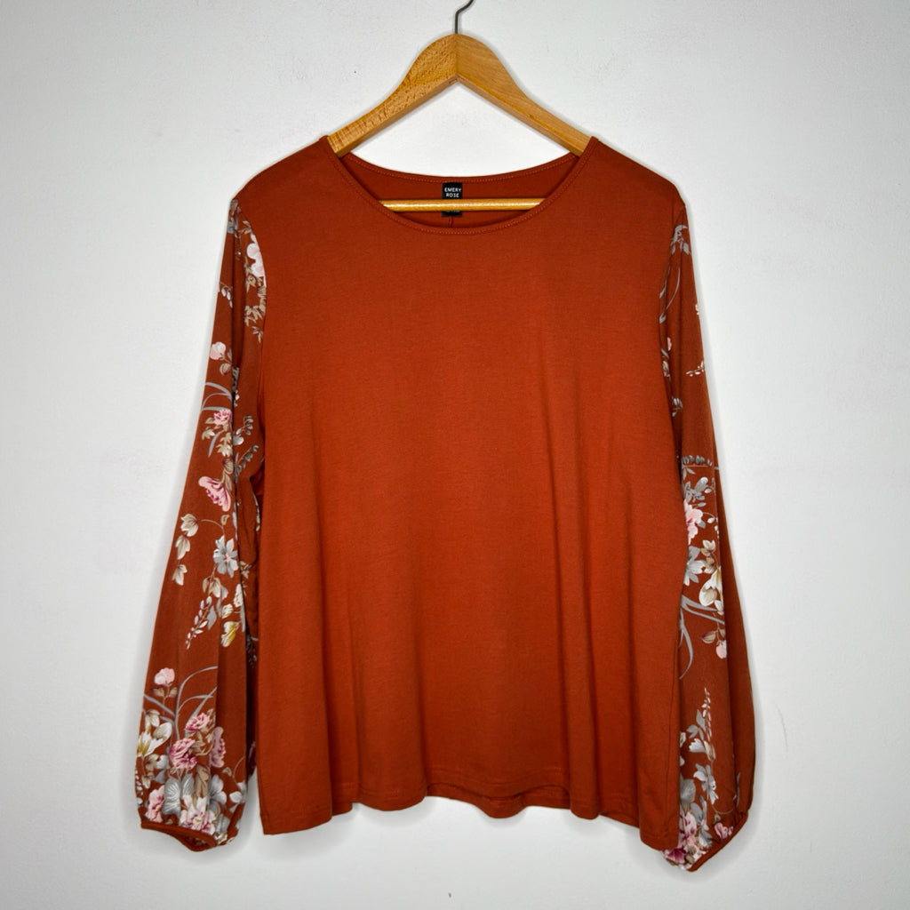 Emery Rose Floral Sleeve Top - Size 2XL