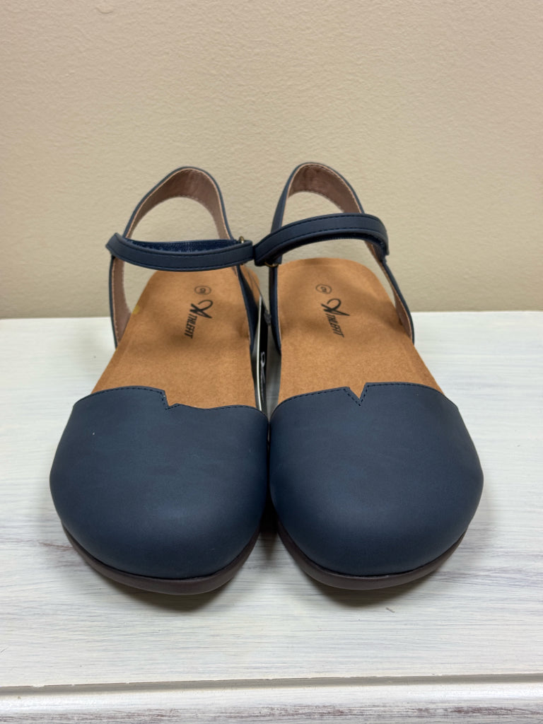 Athlefit Closed Toe Shoes - Size 9