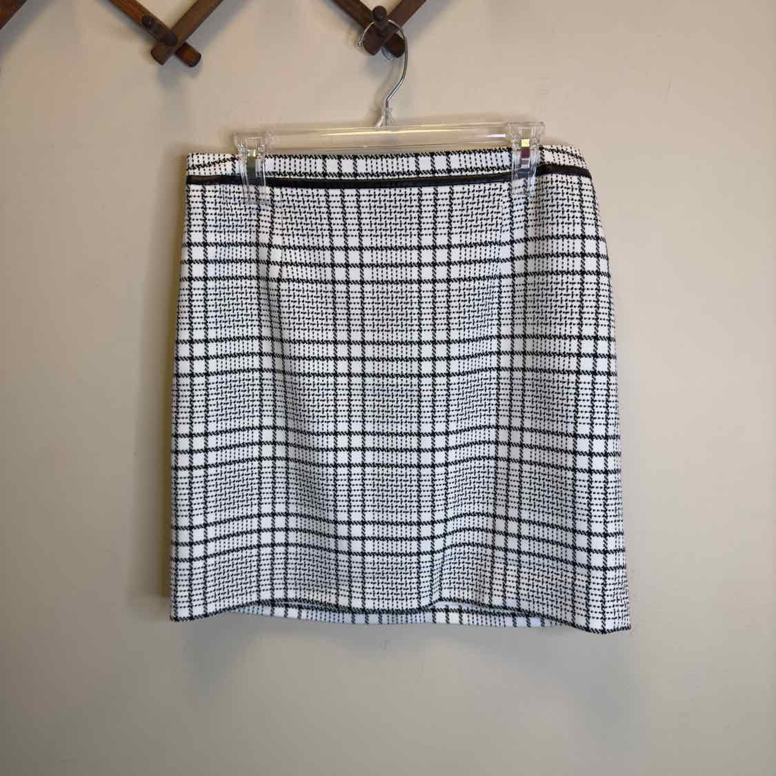 White House Black Market Skirt - Size 10