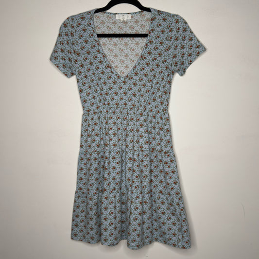 Ivy & Main Floral Short Sleeve Dress - Size Small