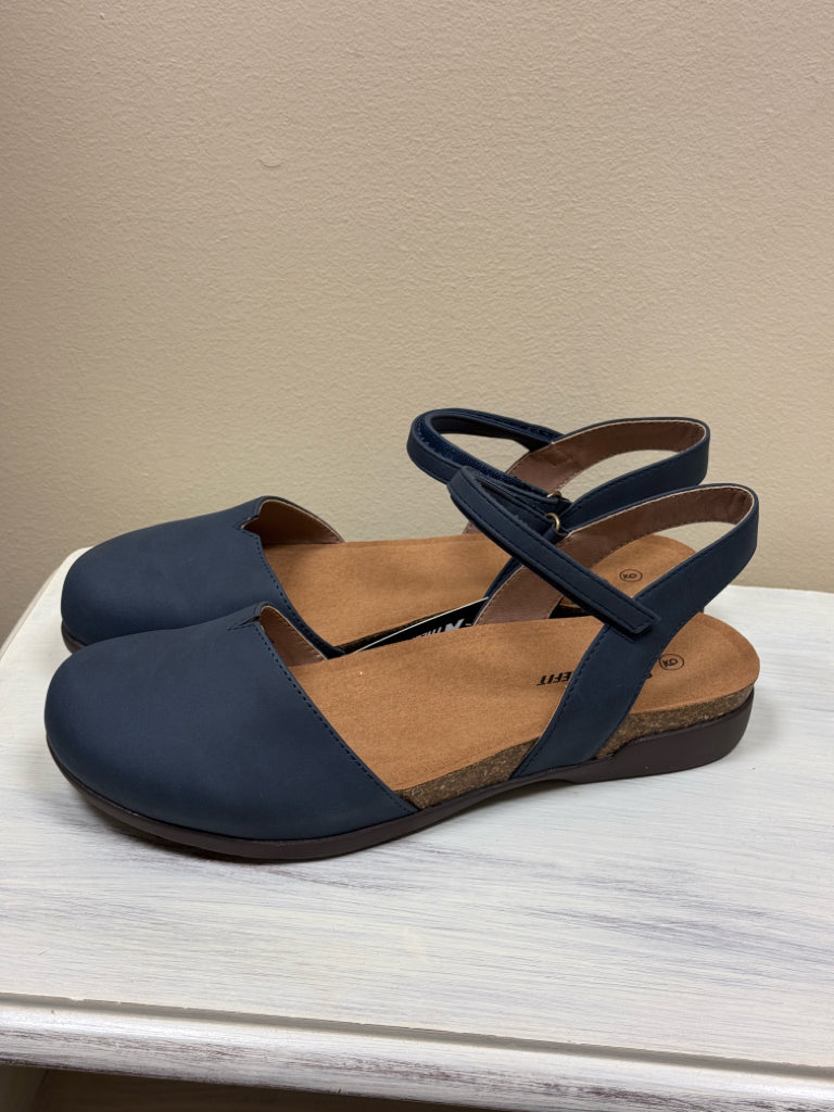 Athlefit Closed Toe Shoes - Size 9