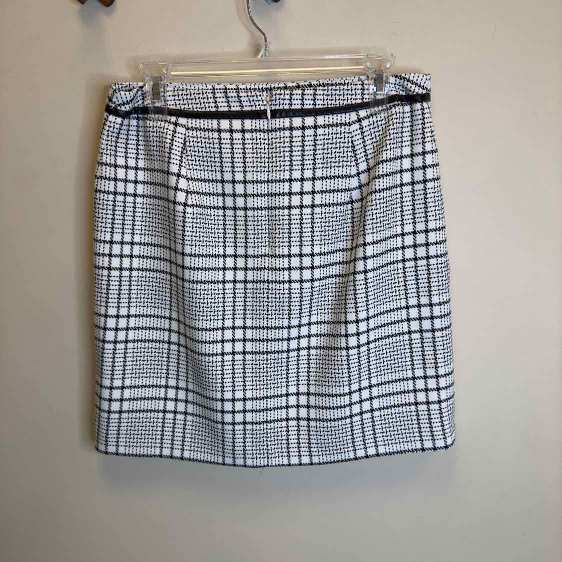 White House Black Market Skirt - Size 10