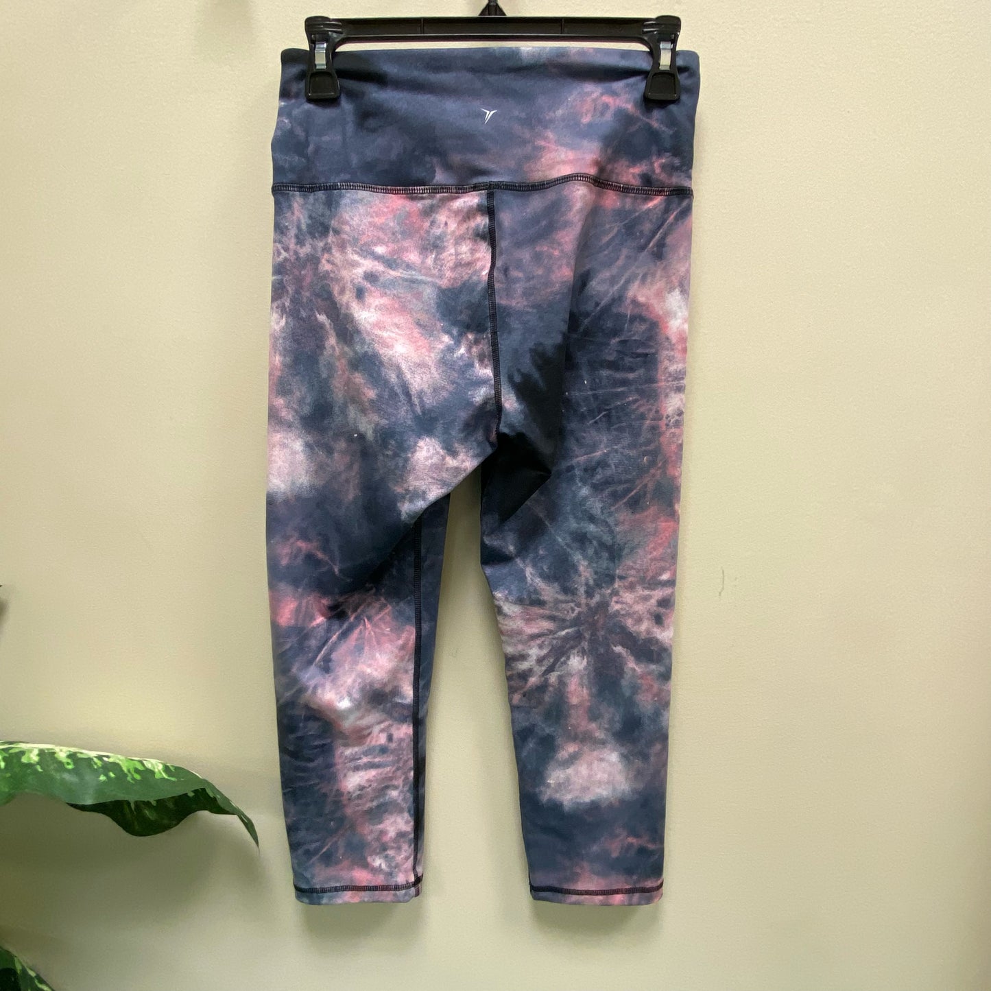 Old Navy GoDry Elevate Cropped Leggings - Size Medium