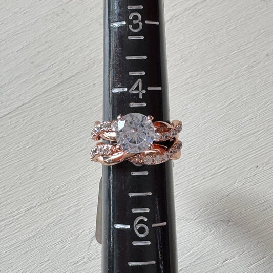 Round Cut Classic Solitaire  With Pavé Bands Bridal Set - Size 5