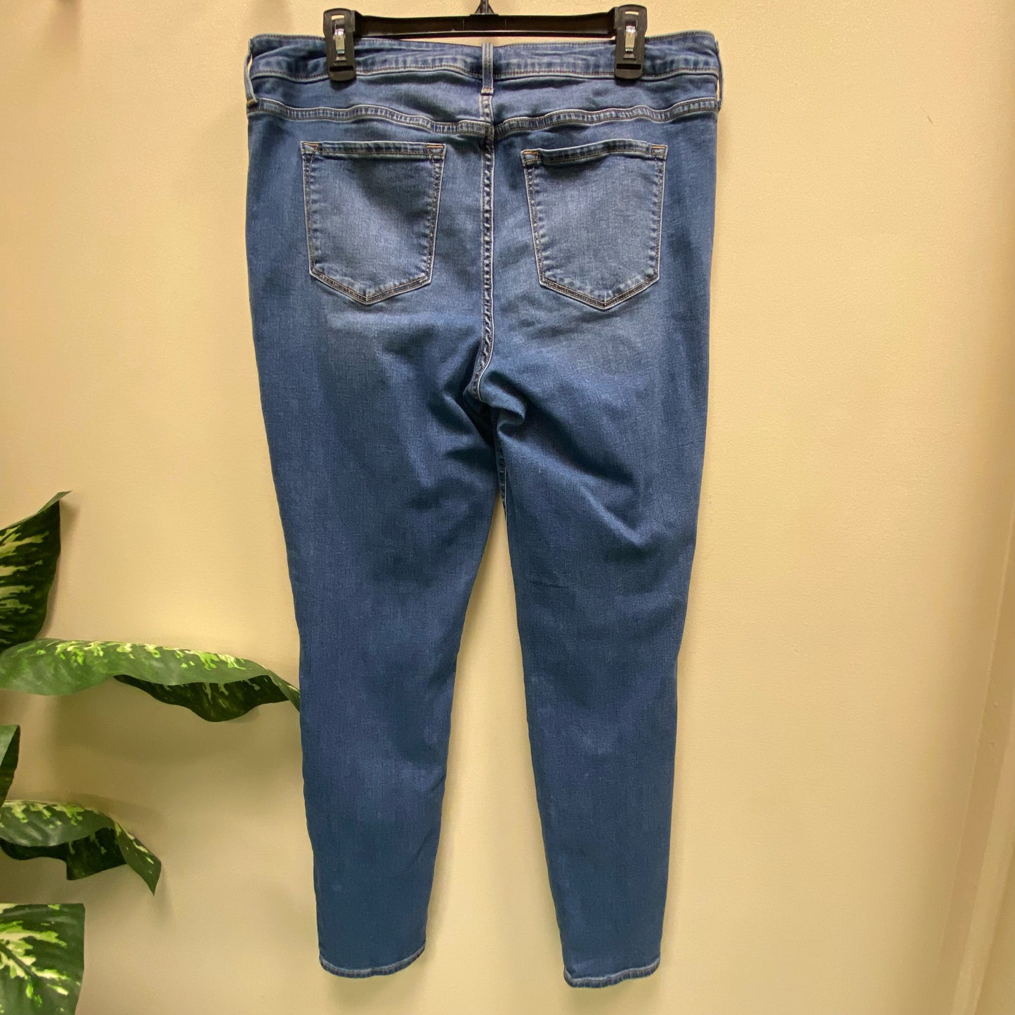 Old Navy Rockstar Mid Rise Jeans - Size 16 Long