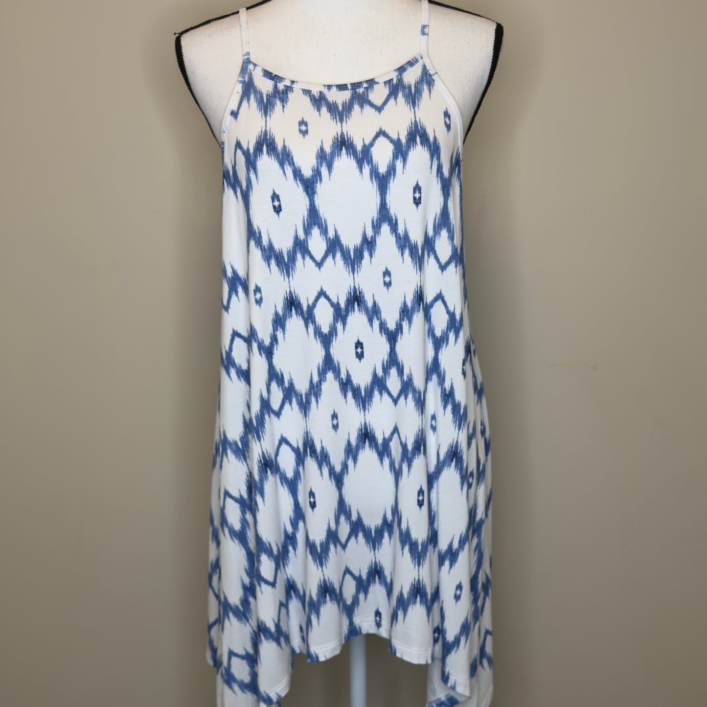 Torrid Super Soft White & Blue Ikat Print Tank Top - Size 1X