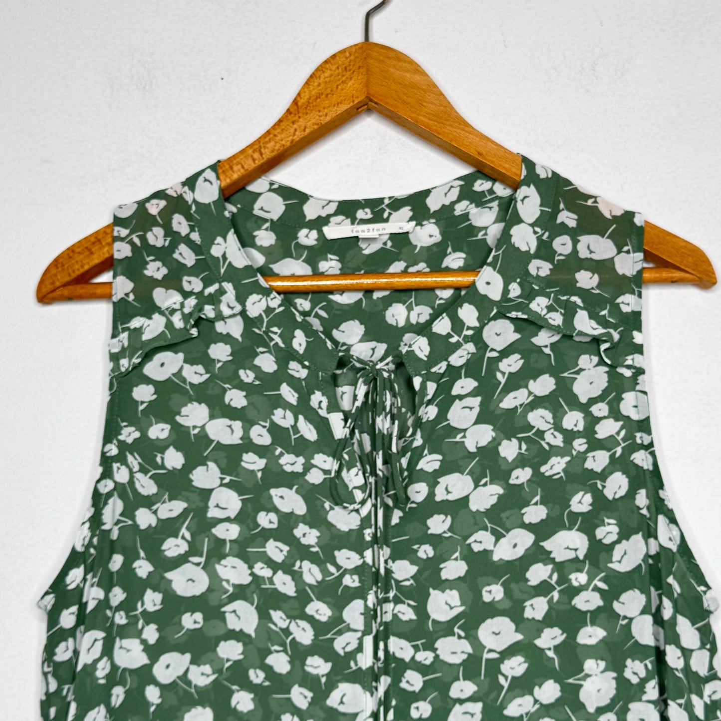 Fun 2 Fun Sleeveless Top - Size XL
