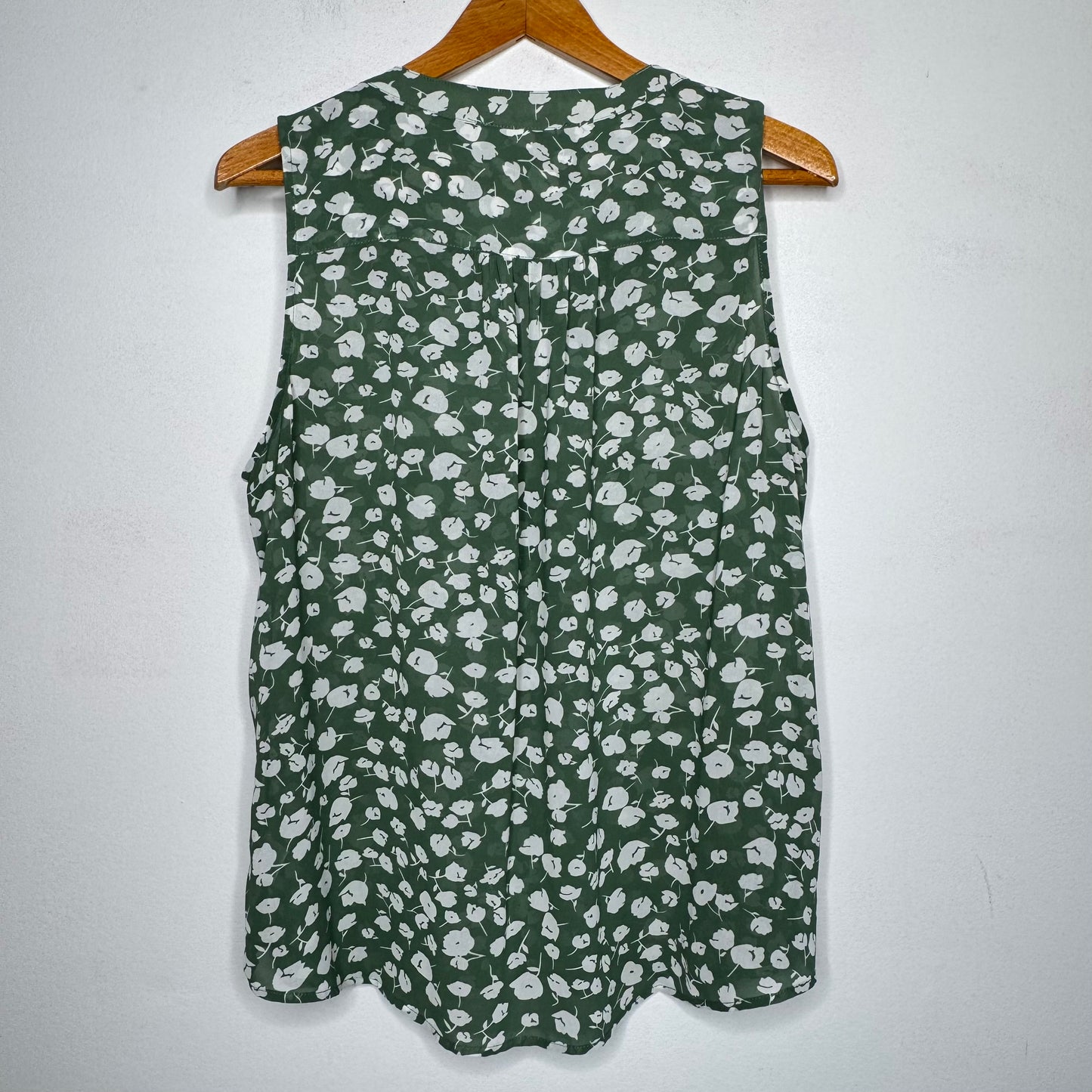 Fun 2 Fun Sleeveless Top - Size XL