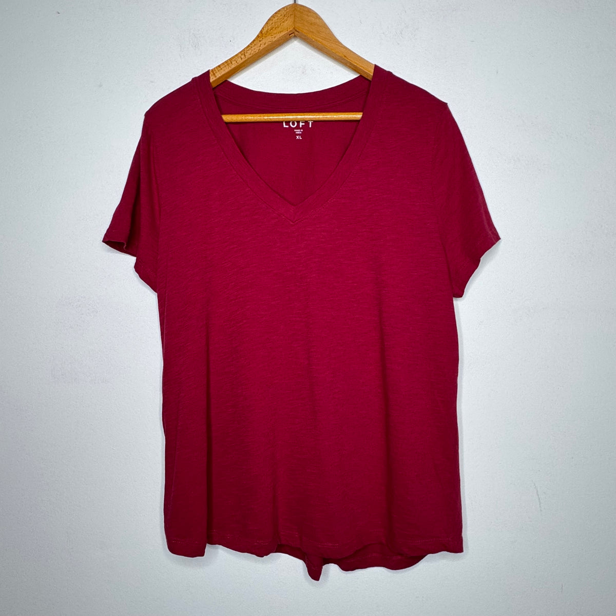 Loft Short Sleeve V-Neck Tee - Size XL
