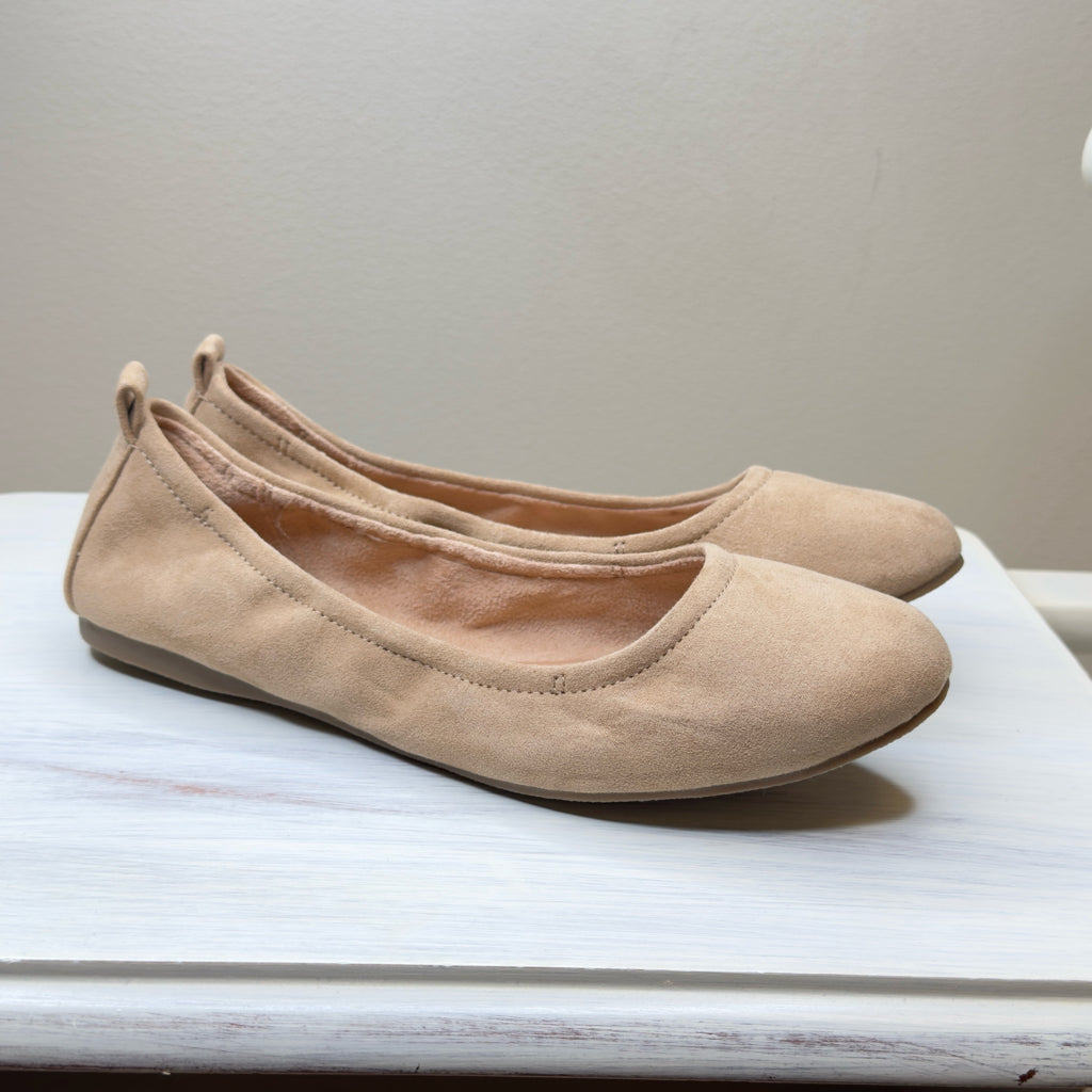 Universal Thread Flats - Size 7