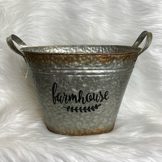 8" Hammered Metal Farmhouse Container