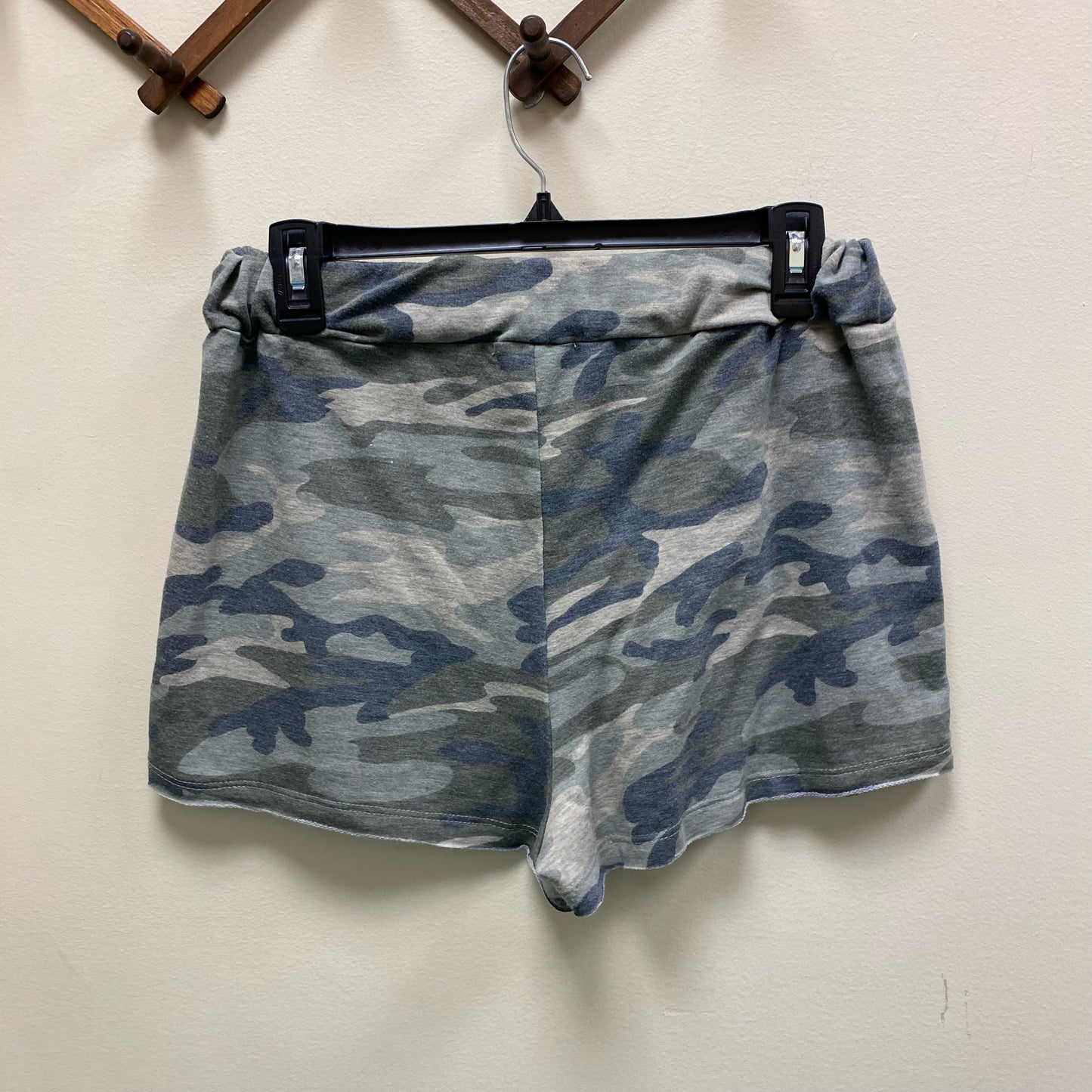 Entro Camo Print Pull-On Shorts - Size Medium