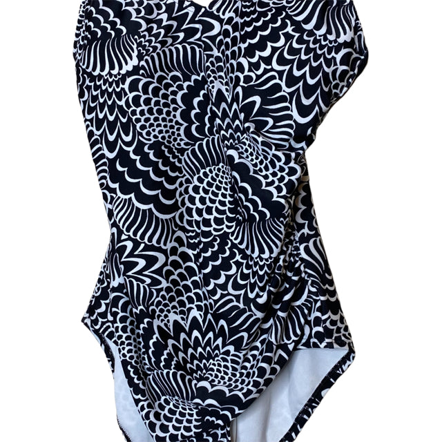 Speedo Black & White One Piece Swimsuit - Size 10