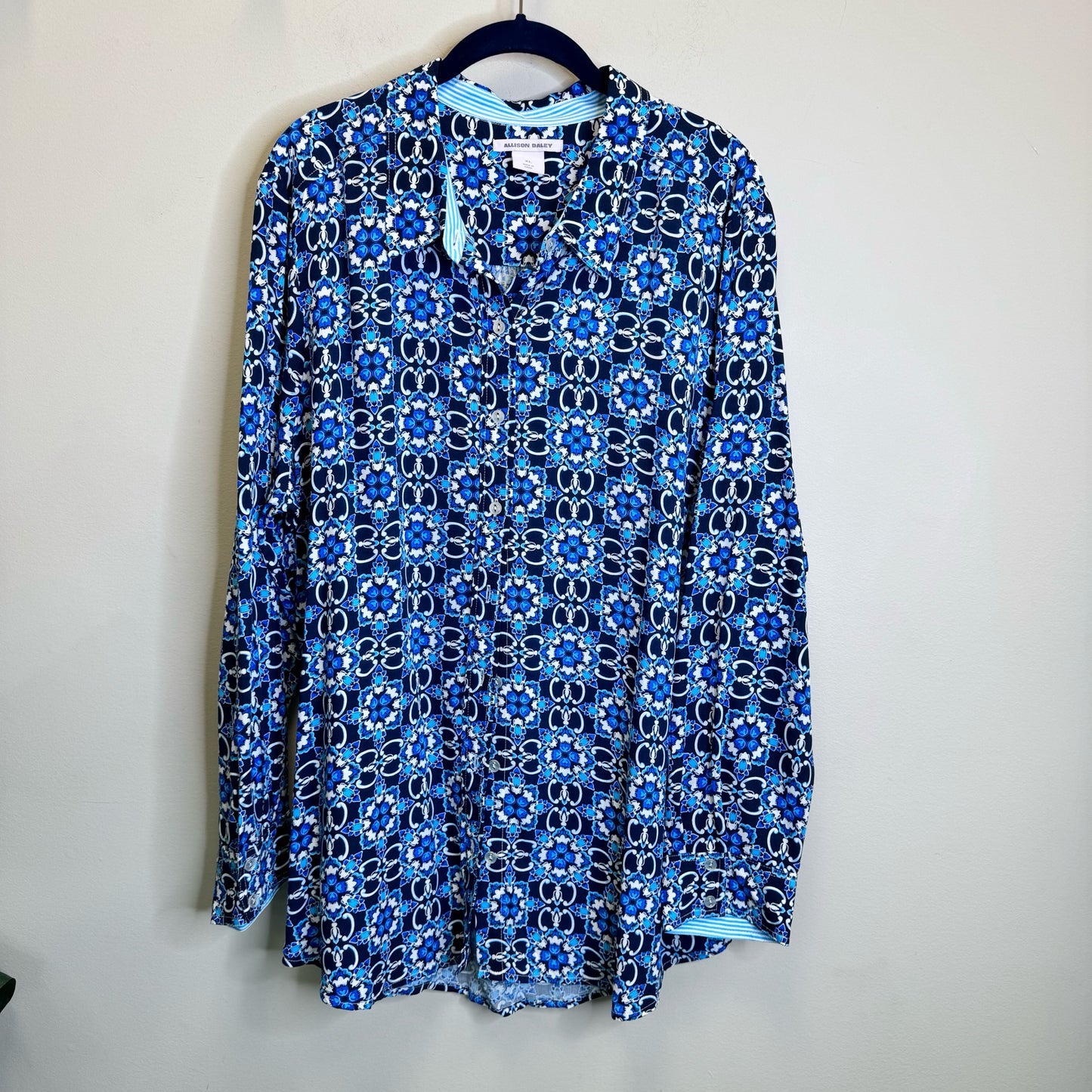 Allison Daley Top - Size XL