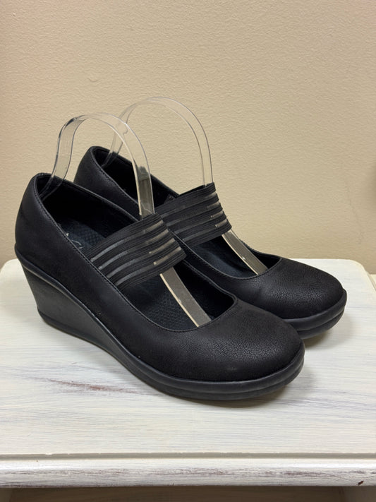 Sketchers Rumblers Odyssey Shoes - Size 9