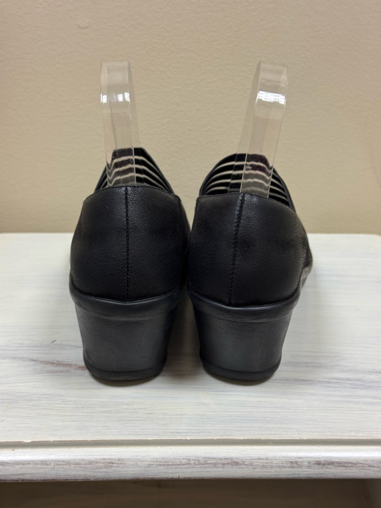 Sketchers Rumblers Odyssey Shoes - Size 9