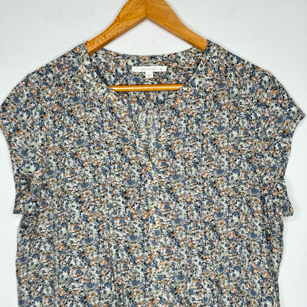 Fun2Fun Floral Top - Size XL
