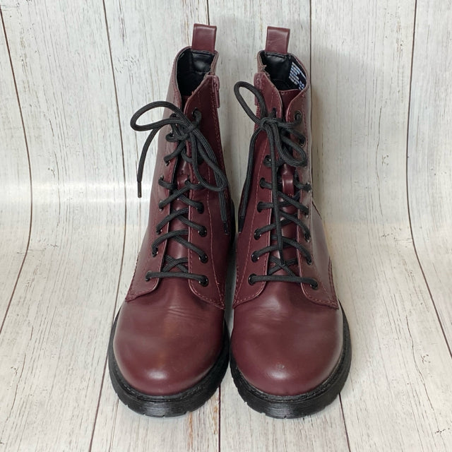 Time & True Boots - Size 8 1/2